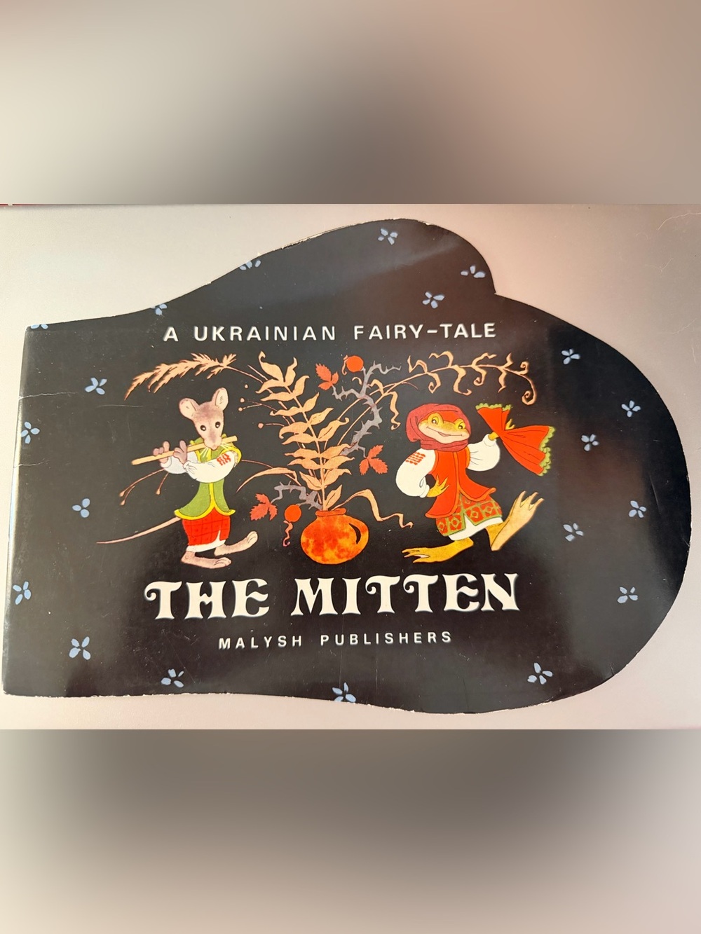 The Mitten -A Ukranian Fairy Tale GUC rare classic collectors book Vintage 1975